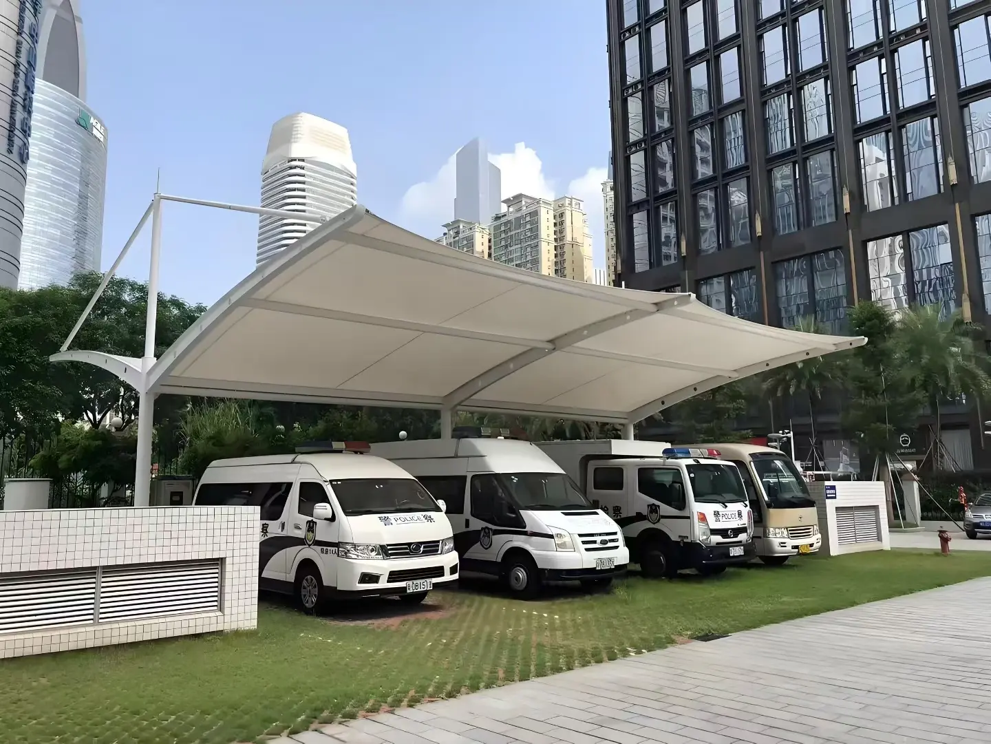 贵州黎平膜结构车棚怎么选?山地多雨高湿环境,园区物业采购避坑指南